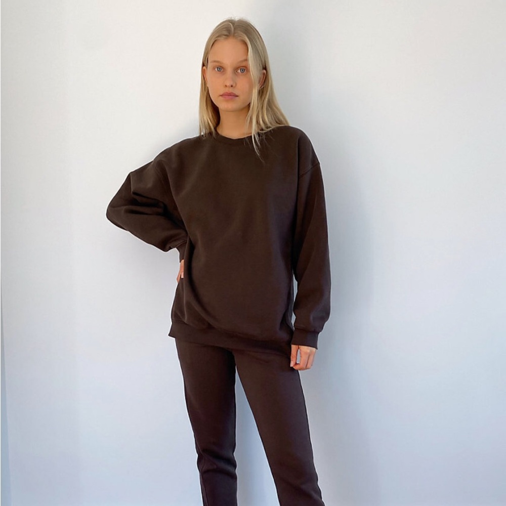 Aritzia Brown Crewneck and Shorts Sweatset - Picture 5 of 9